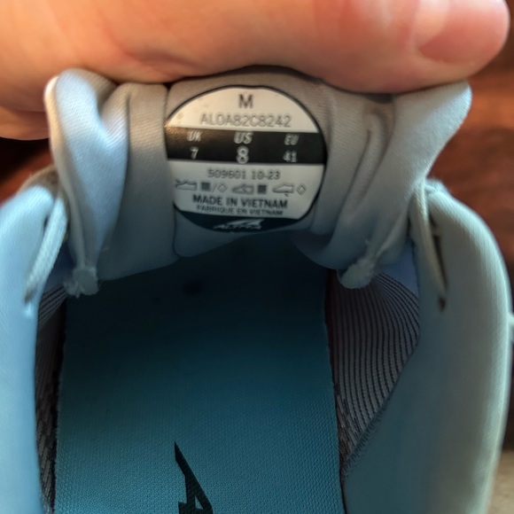 Men’s size 8 ALTRAFWD Experience running shoes. - Picture 7 of 8